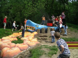 Fischboot, Fischlies, Wasser und Kinder